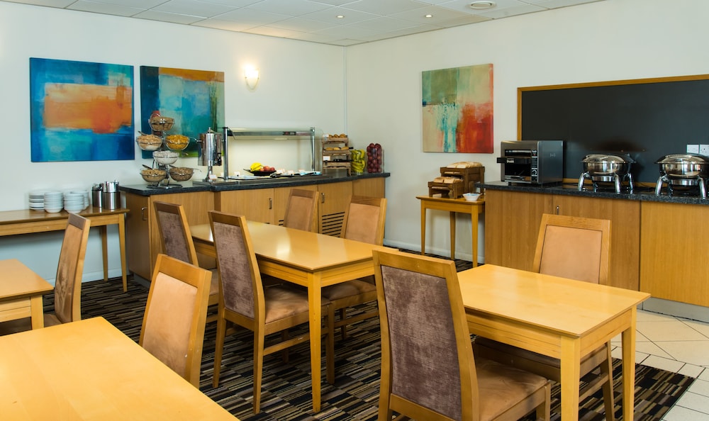 Holiday Inn Express Lichfield 28/38