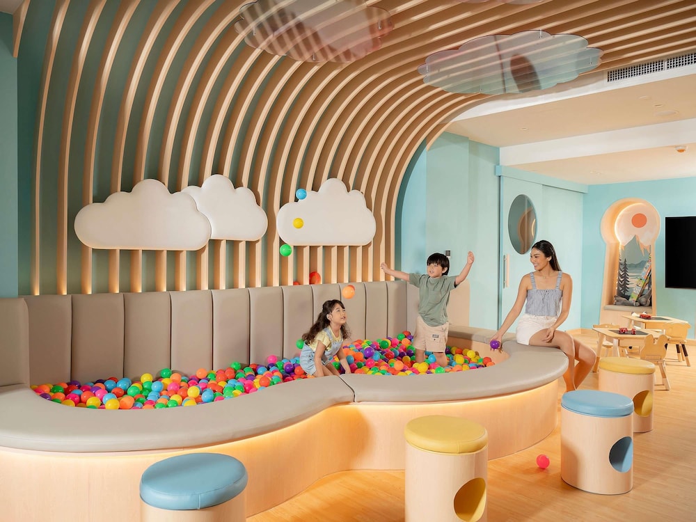 Novotel Living Bangkok Sukhumvit Legacy 70/77