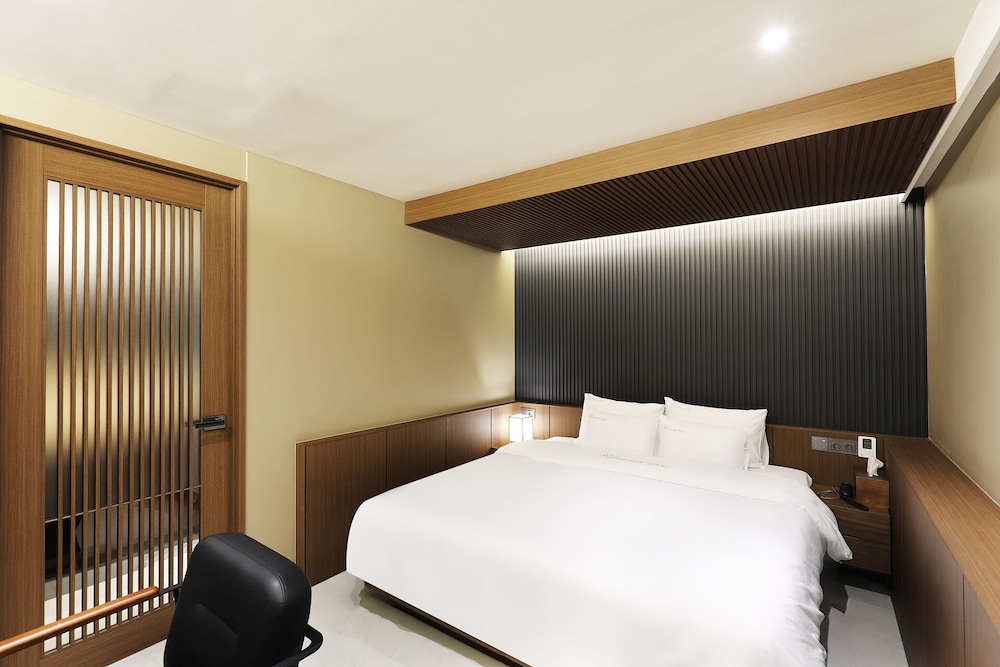 Sol, Deluxe, King Bed