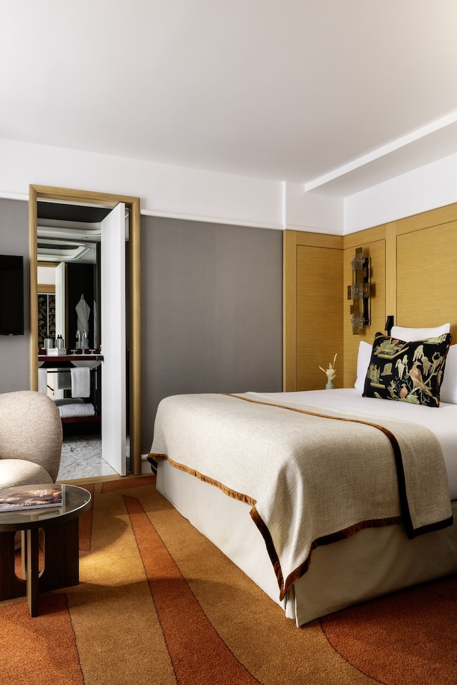 EXECUTIVE, SUITE
