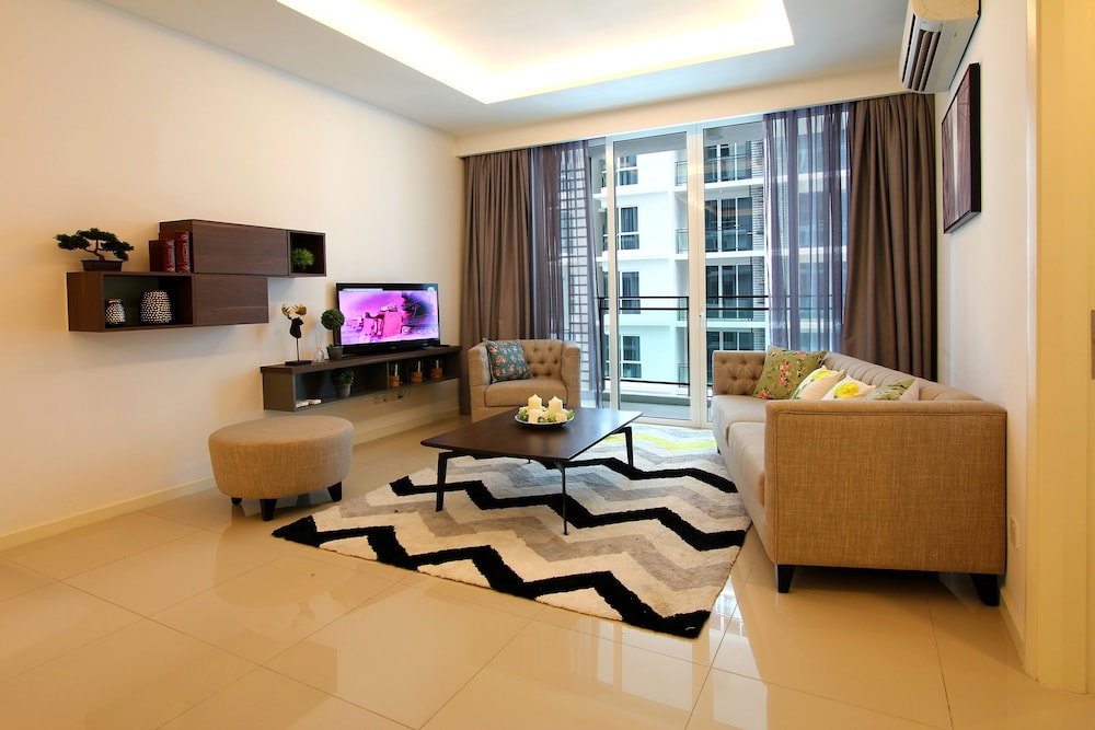 The Shore Hotel & Residences 38/65
