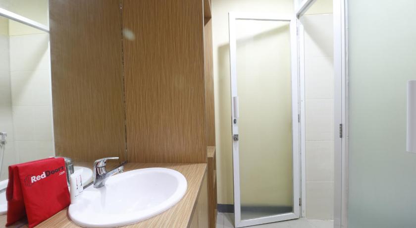 Reddoorz Near Itc Cempaka Mas 51/54