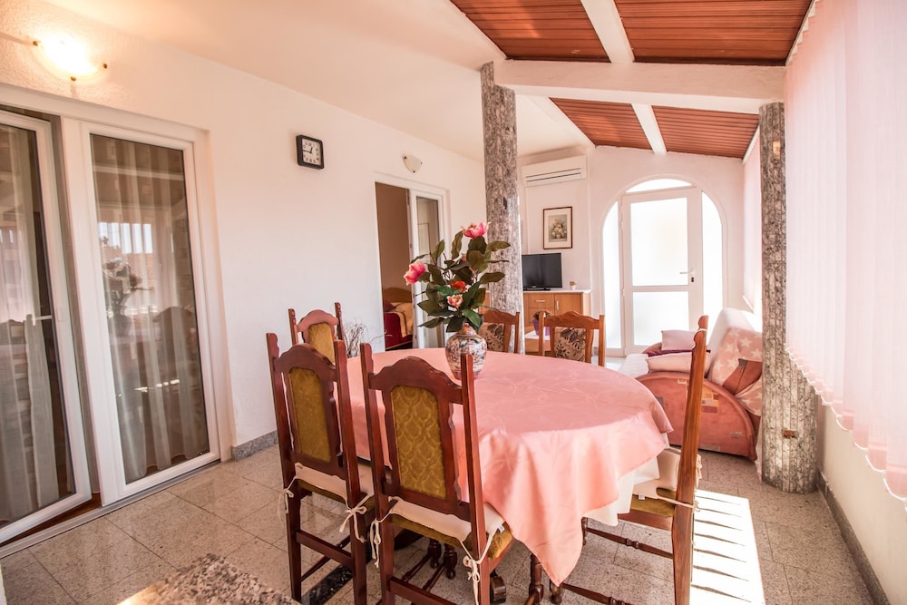 APARTMENT DIVNA 46/66