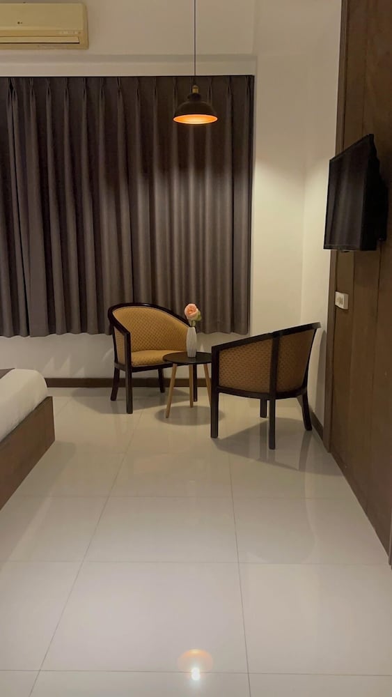 Townhouse Oak Vera Hotel Near Clark International Airport 42/57
