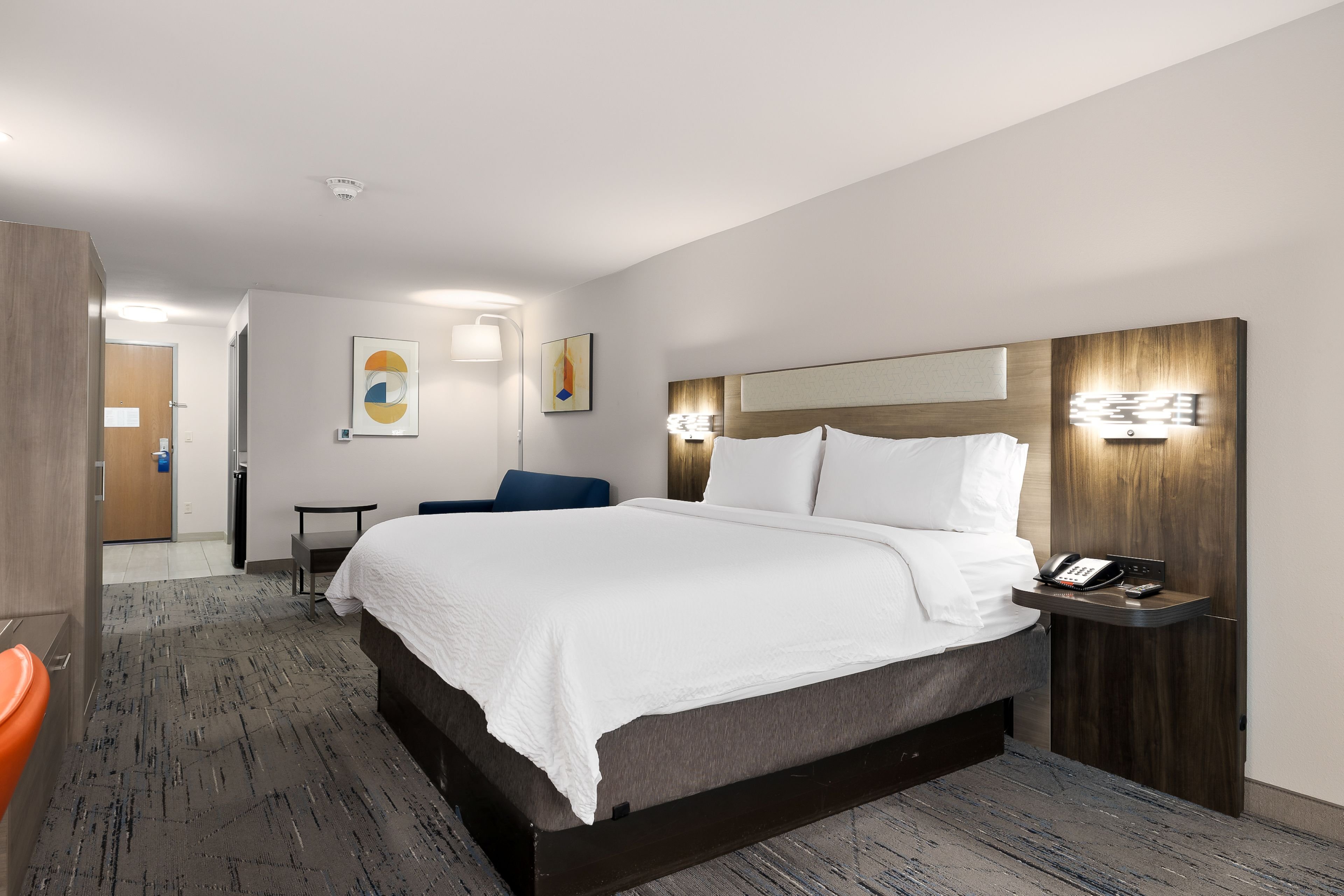 جناح بسرير كينج مع أريكة، Holiday Inn Express Hotel And Suites Jourdanton Pleasanton 2/2
