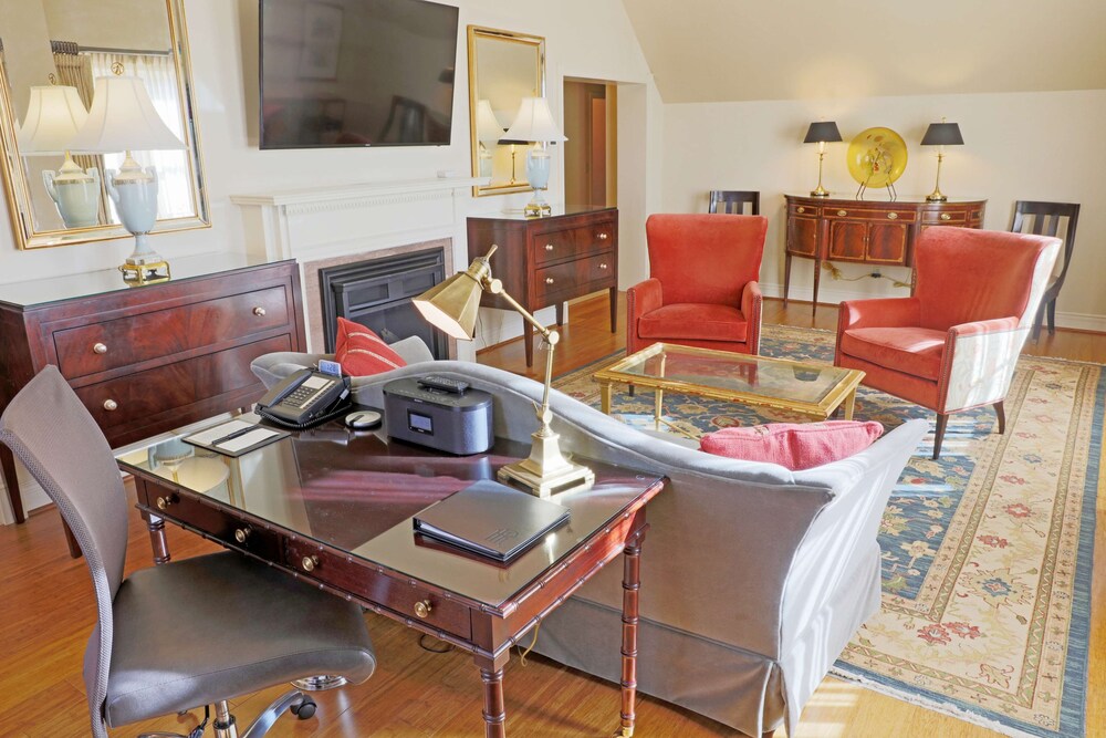 Hotel Roanoke Conference Ctr Curio Collection By Hilton 48/58