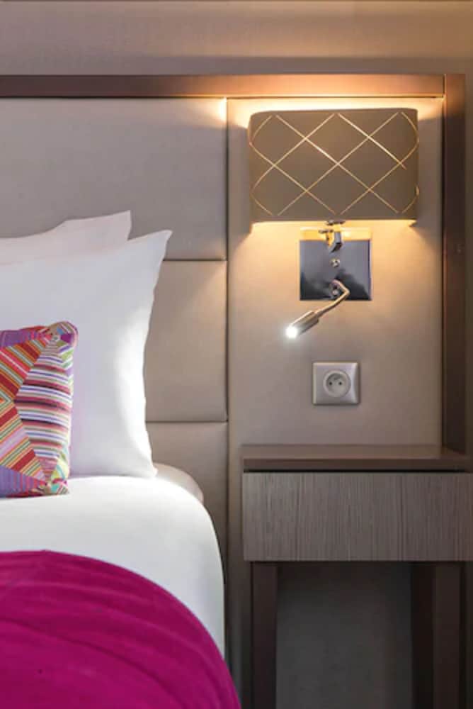Paris Neuilly Hotel 43/64