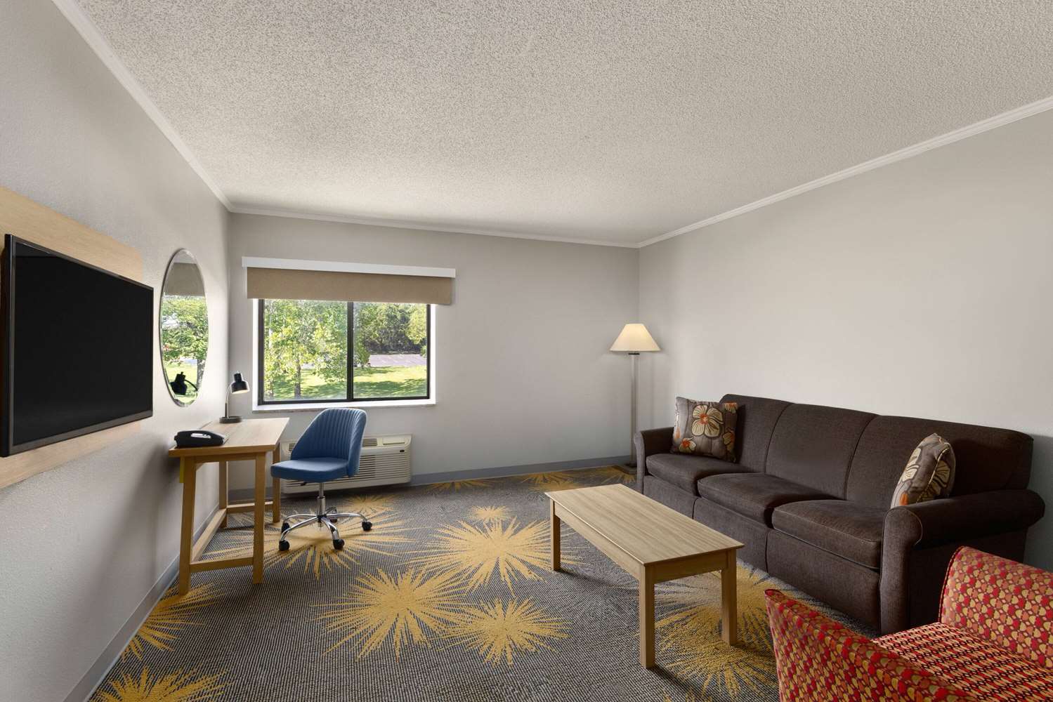 Days Inn & Suites By Wyndham Kansas City South 24/43