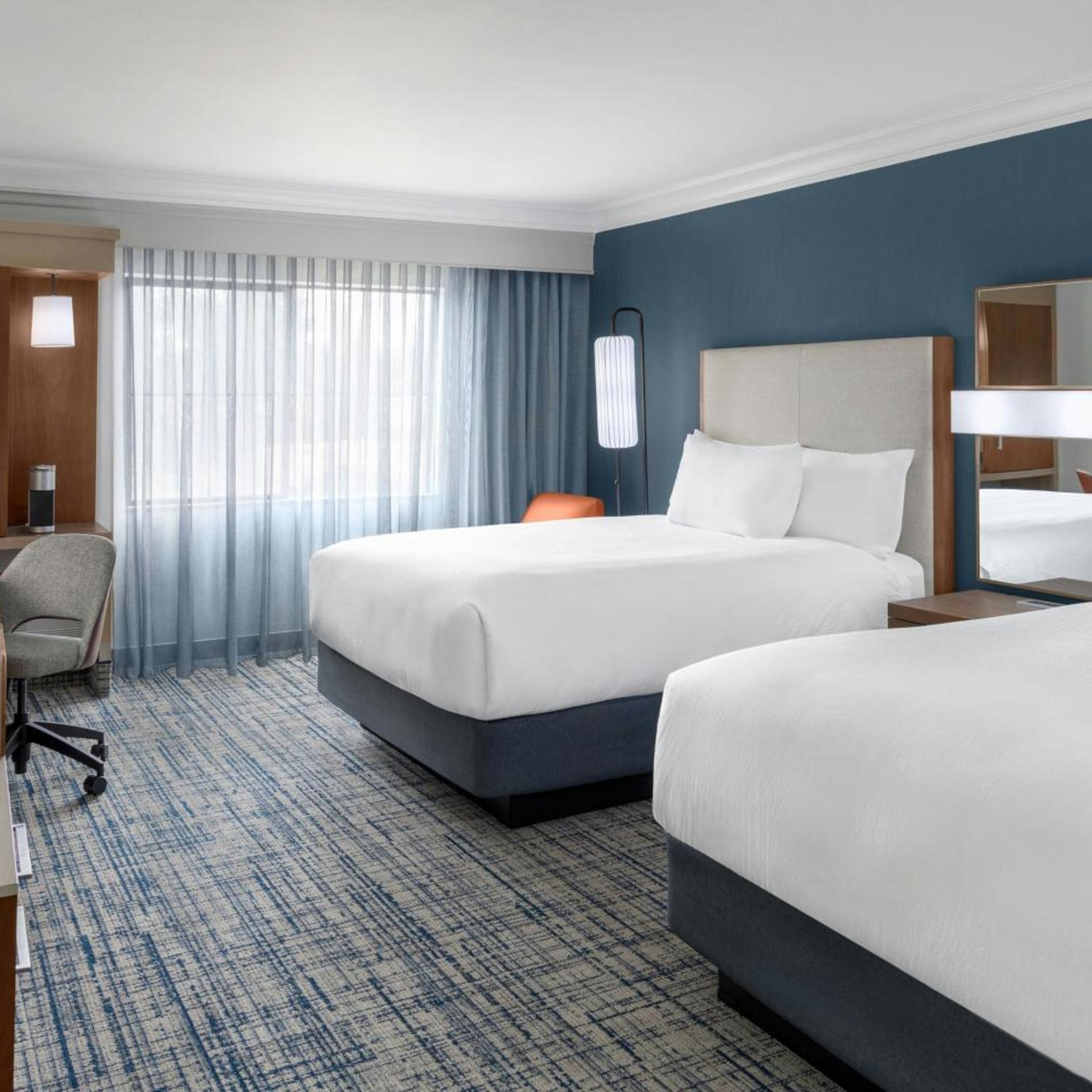 غرفة بسريرين كوين مع أريكة، Courtyard By Marriott Palo Alto Los Altos 2/10