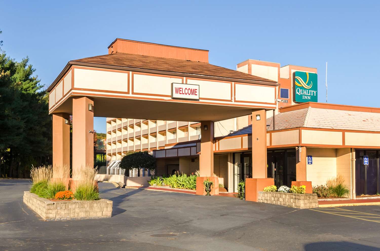 Quality Inn West Springfield 2/48
