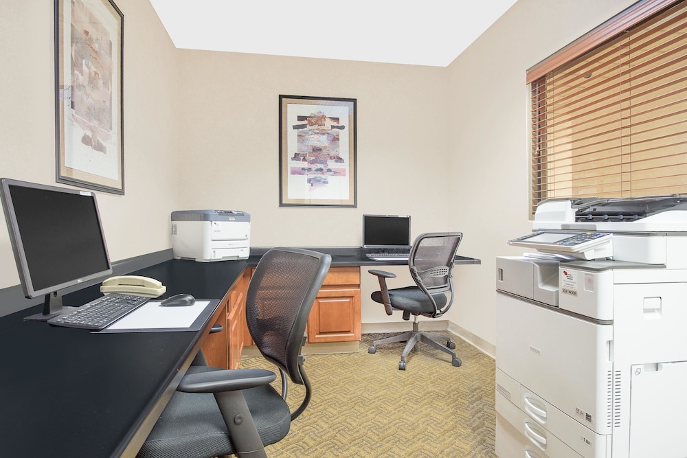 Wingate by Wyndham Green Bay Airport 22/23