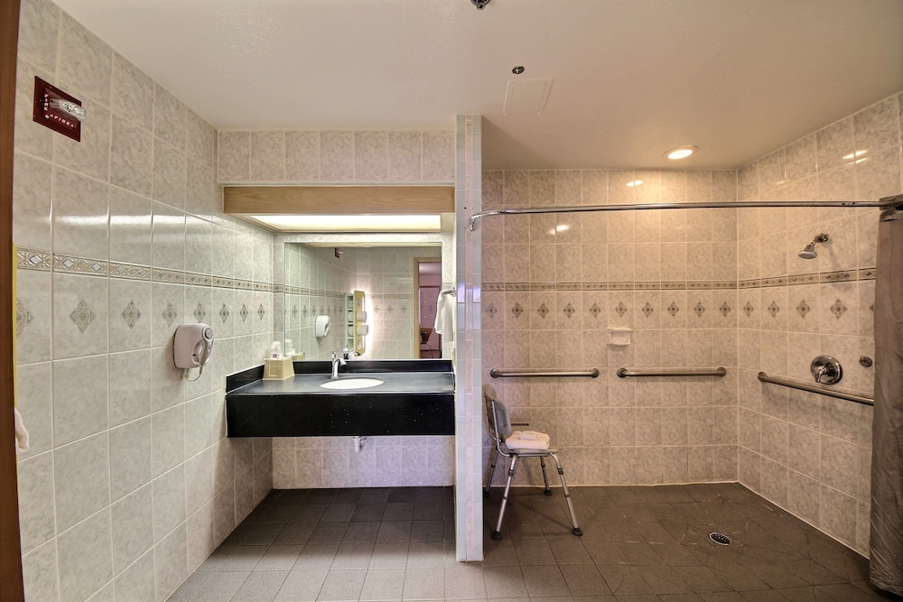 Motel6 Edinburg, TX 46/49