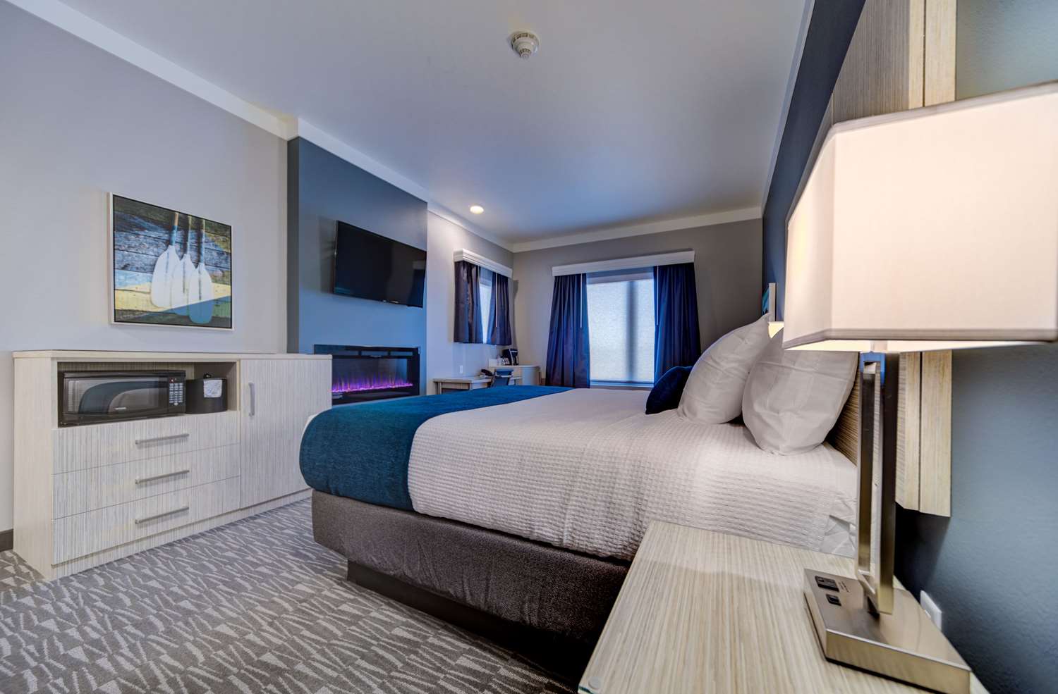 Room, King Bed, Mountain View, Sofa, Hotel Peppertree Bend, BW Premier Collection 3/7