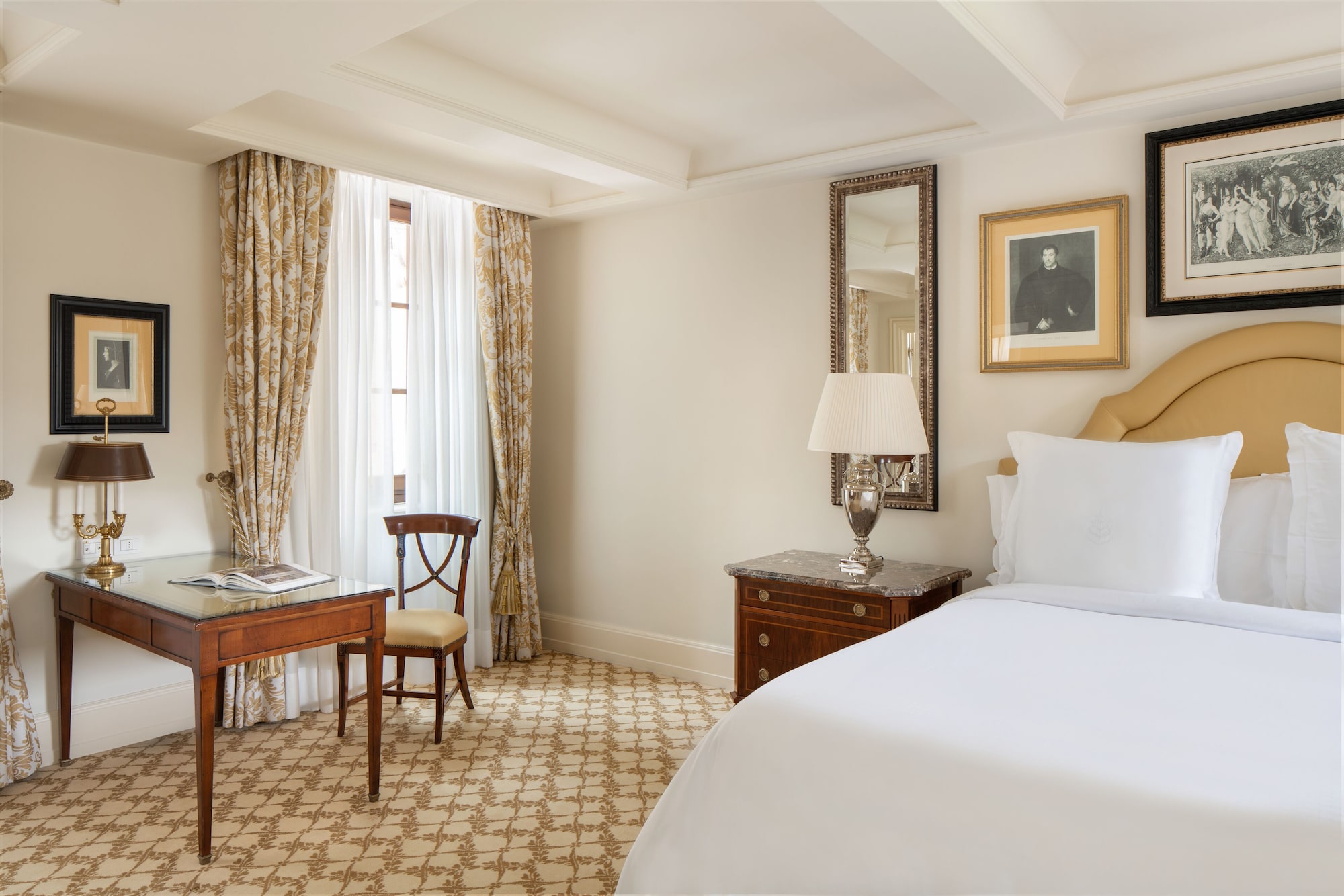 SUITE, KING BED