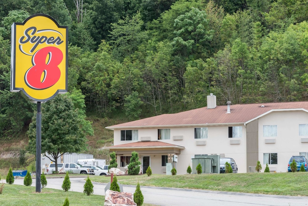 Super 8 by Wyndham Pittsburgh/Monroeville 3/47