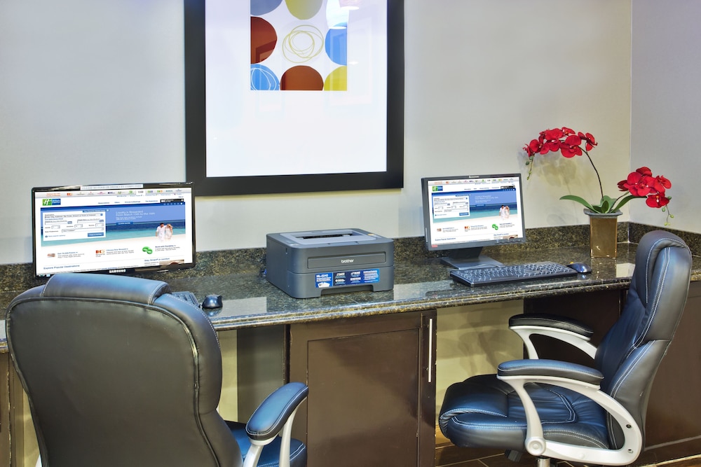 Holiday Inn Express Hotel And Suites Alvarado 46/50