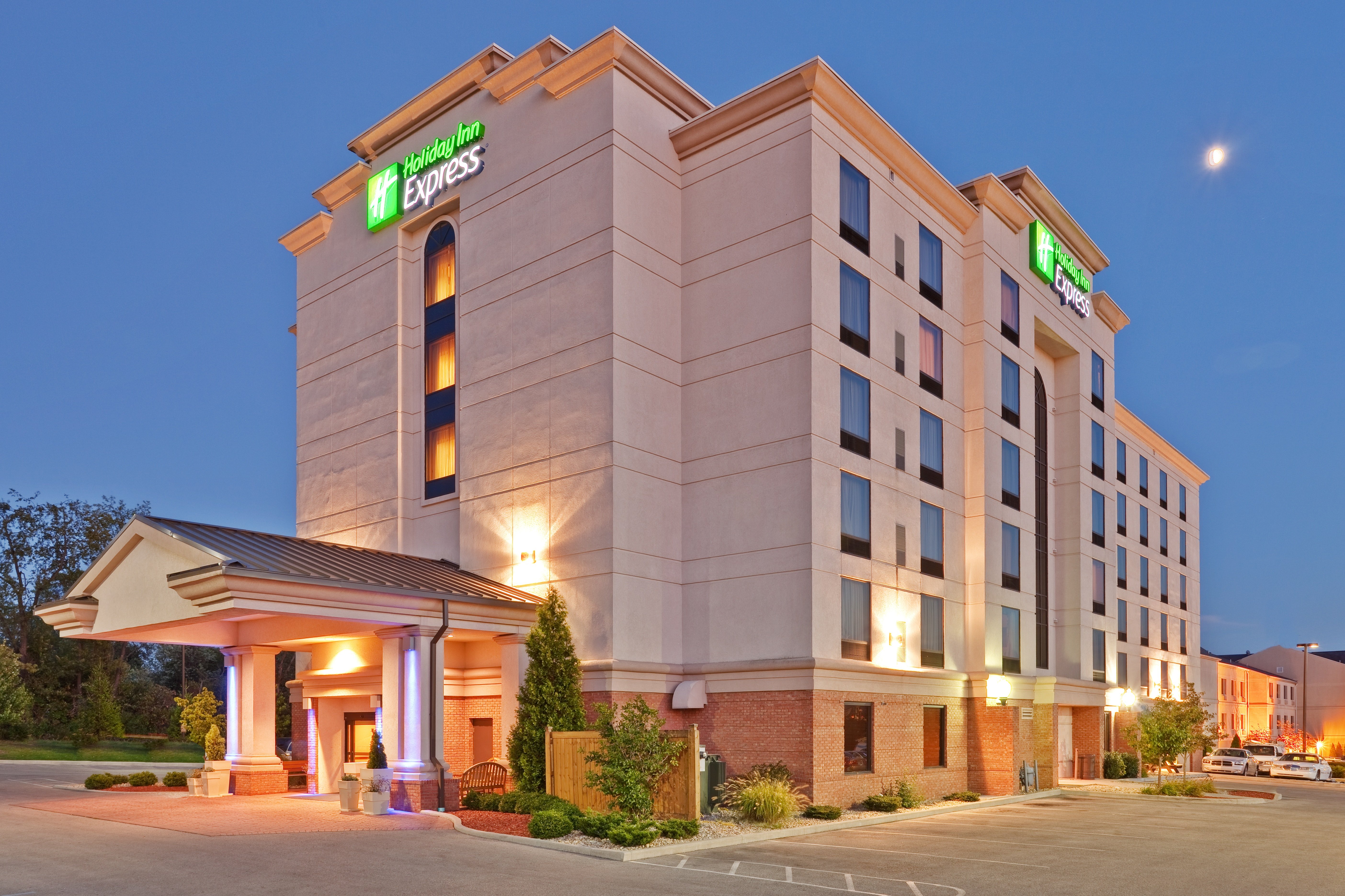 Holiday Inn Express Hotel Suites Bloomington 47/49