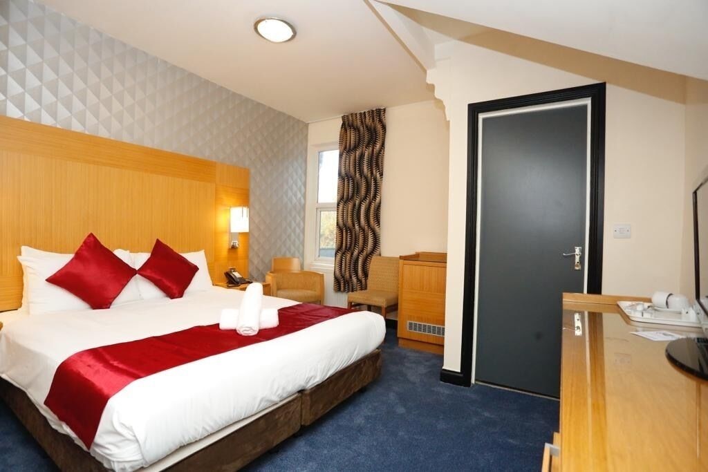 DELUXE, DOUBLE BED
