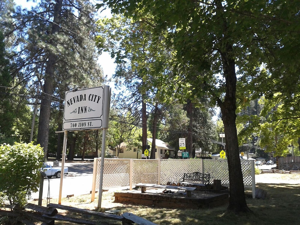 Nevada City Inn 20/44