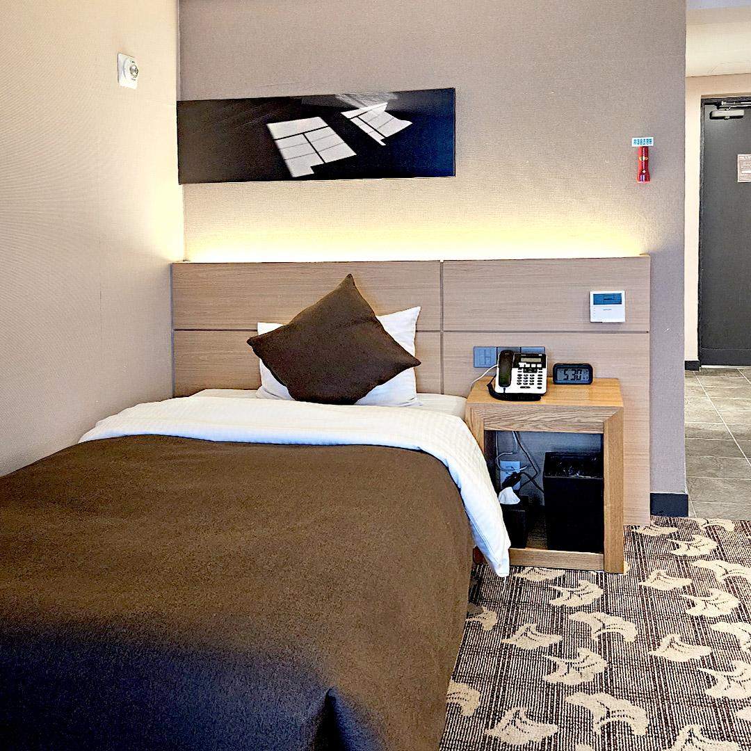 ROOM, SINGLE, ACCESSIBLE