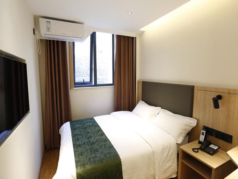Green Tree Inn Beijing Xicheng District Dashilan Express Hotel 10/17