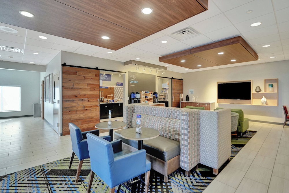 Holiday Inn Express Hotel Suites Beatrice 55/76
