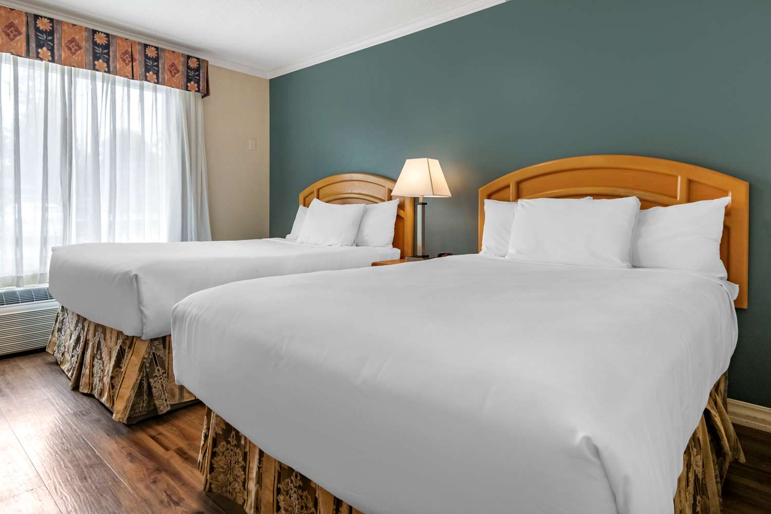 ROOM, 2 DOUBLE BEDS