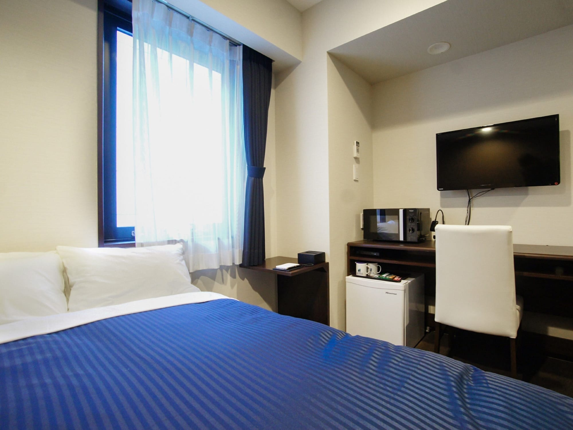 ROOM, SINGLE