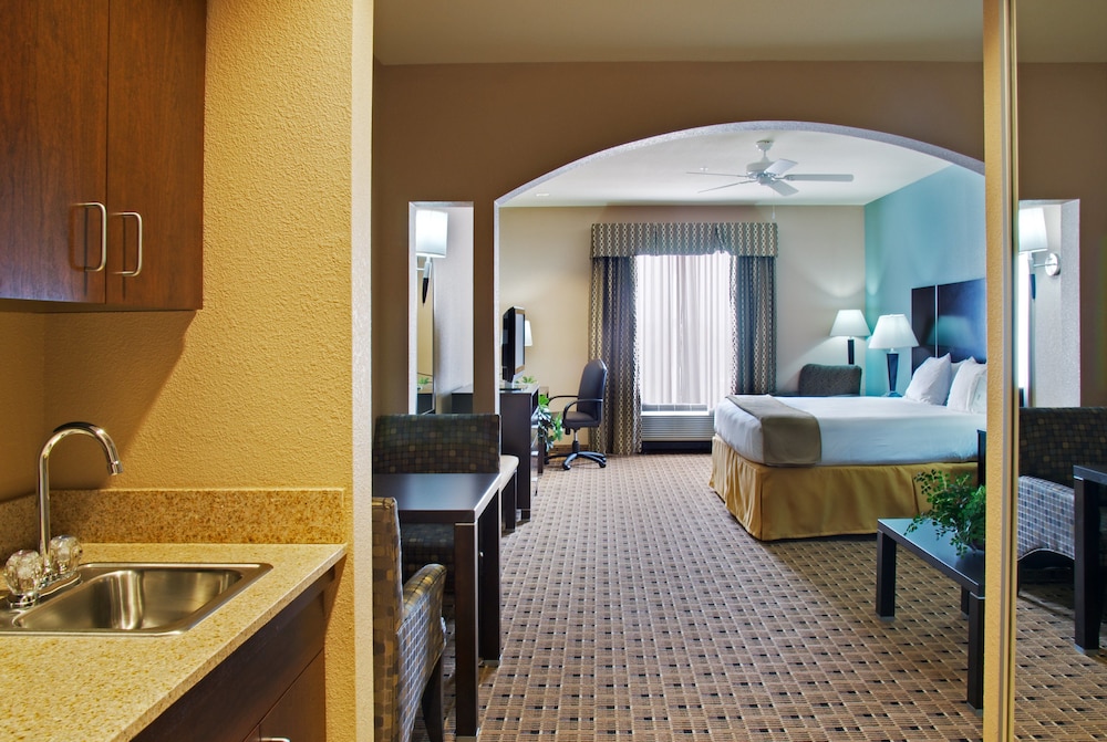 Holiday Inn Express Hotel And Suites Houston Energy Corridor W Oaks 12/29