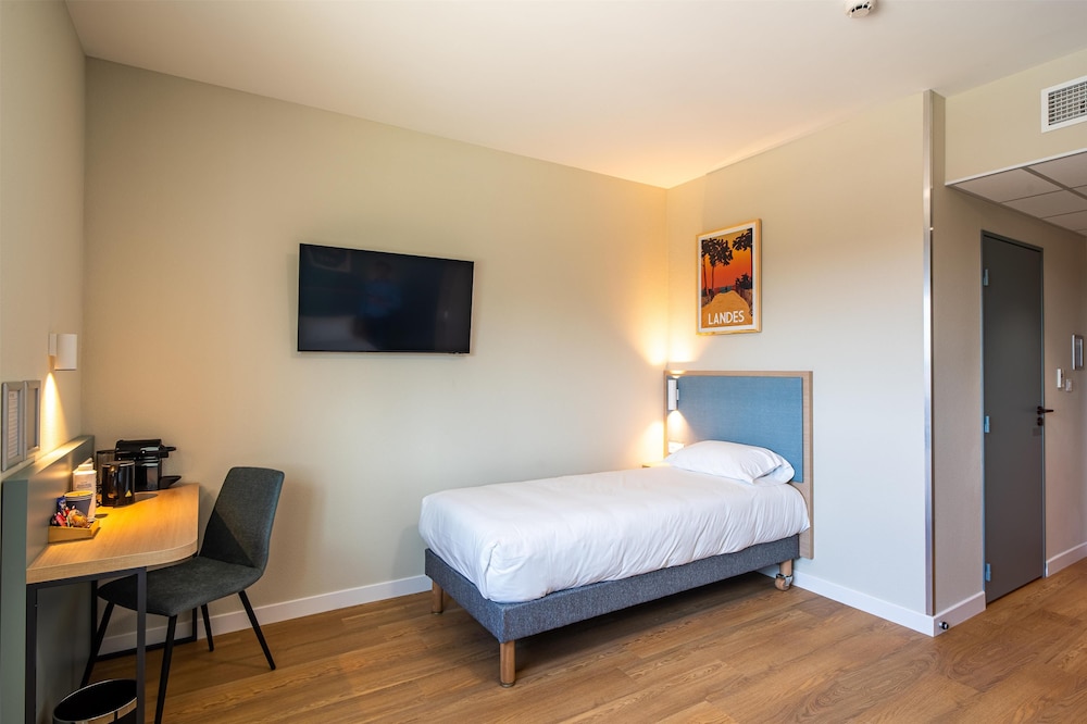 Superior, 1 Queen and 1 Single Bed, Kyriad Limoges - Ester 4/7