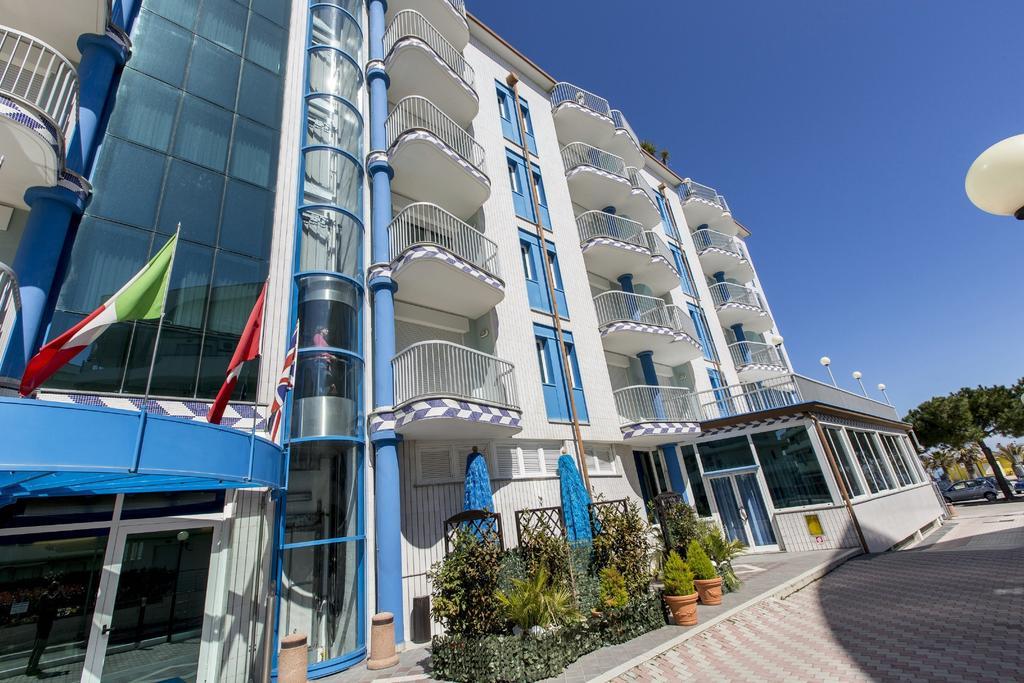 Hotel Ambassador 1/22