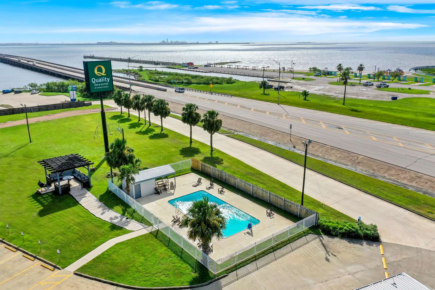 Quality Inn & Suites Port Lavaca Near Lighthouse Beach 30/33