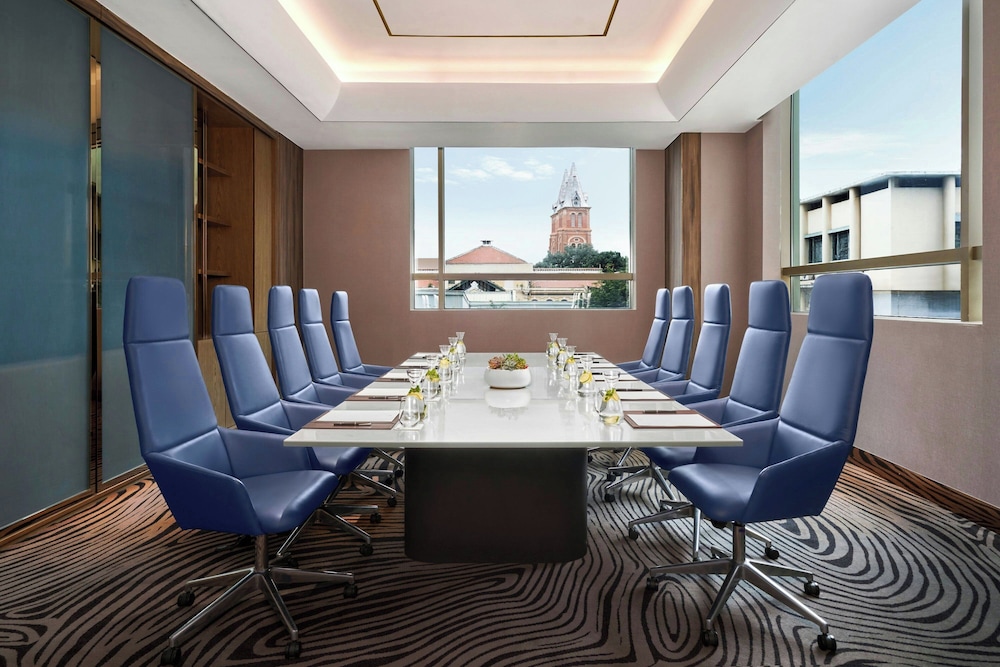 JW Marriott Hotel & Suites Saigon, The Apartments 41/49