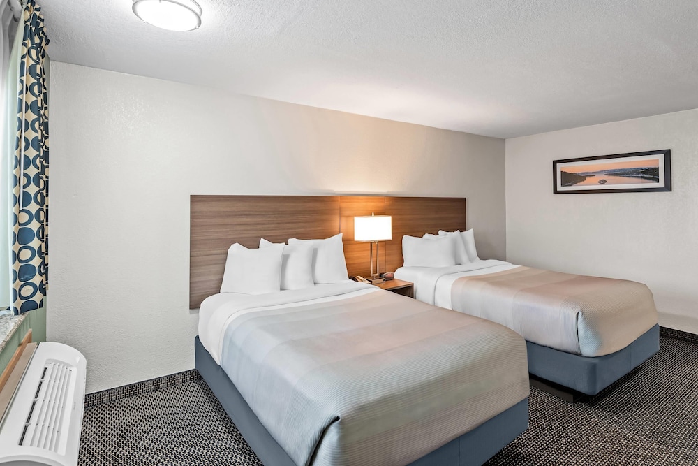 Standard, 2 Double Beds