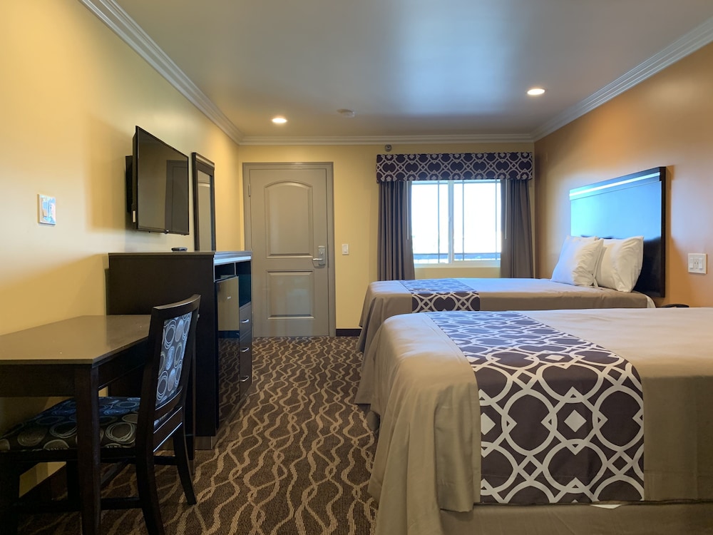 Industry Inn Amp Suites 13/60