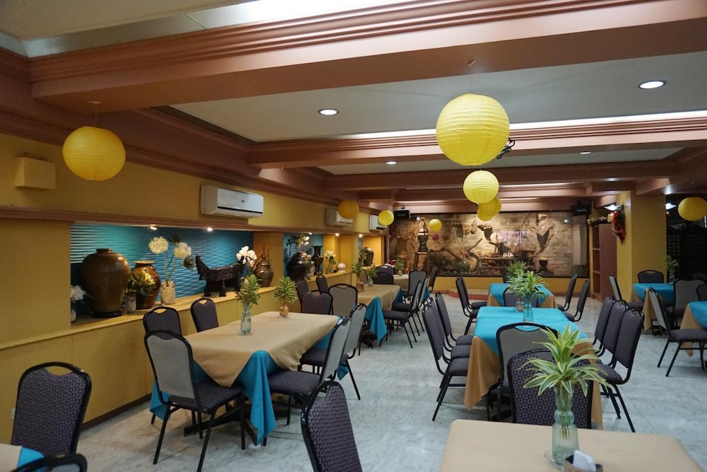 restaurant cafeteria