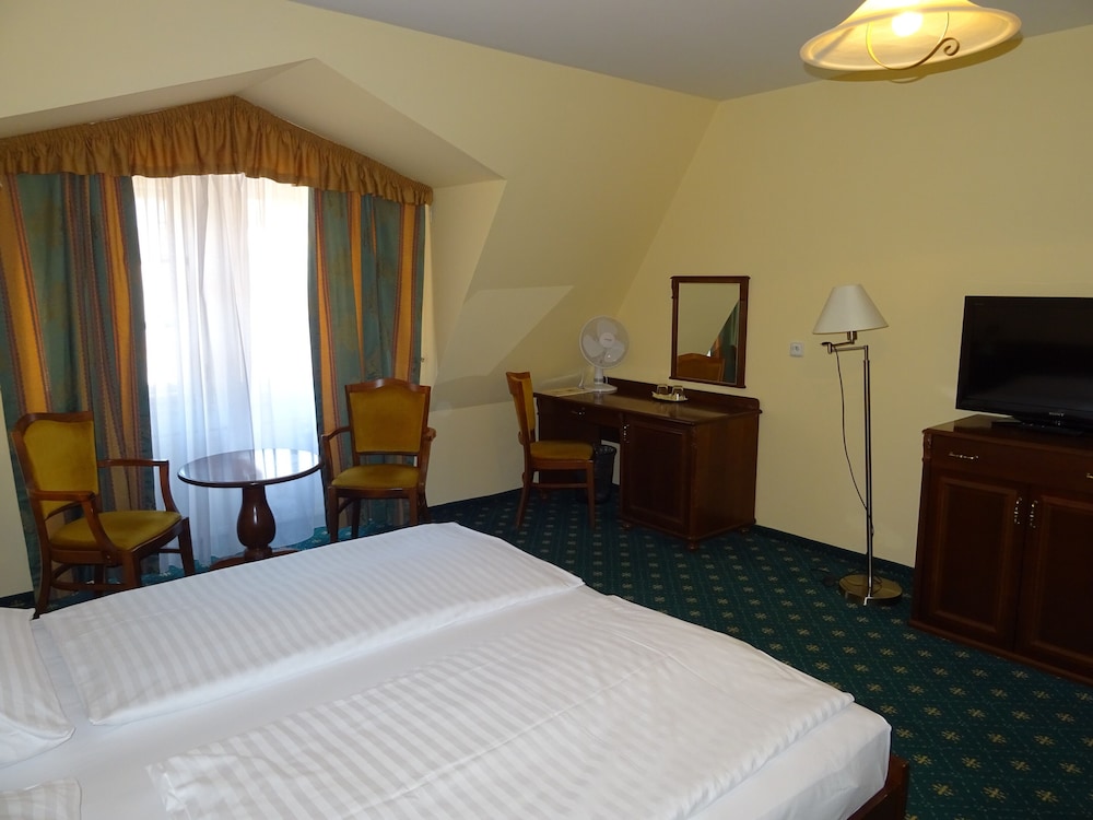 STANDARD, DOUBLE OR TWIN BED