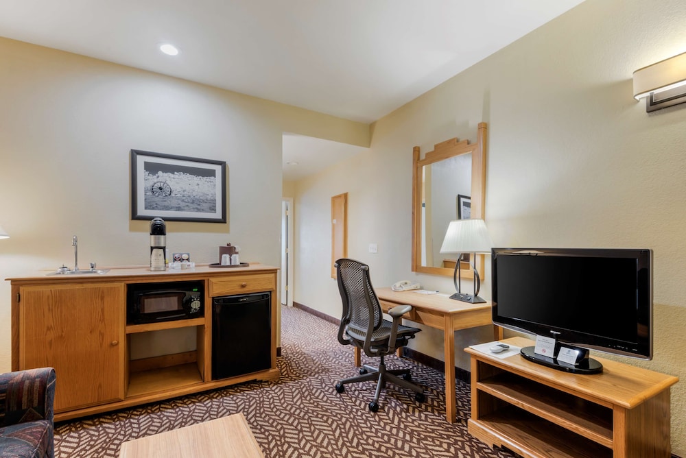 Turquoise Inn and Suites Cortez near Mesa Verde 33/42
