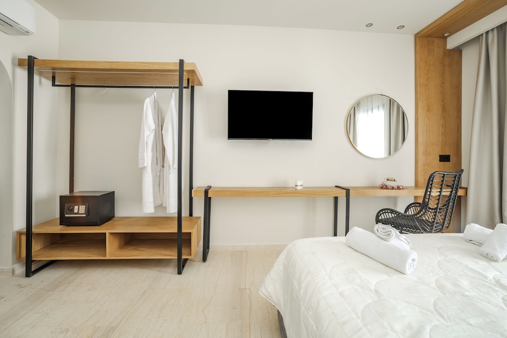 Executive, Queen Bed, Pool View, Sofa, Nikon Boutique Hotel 6/9