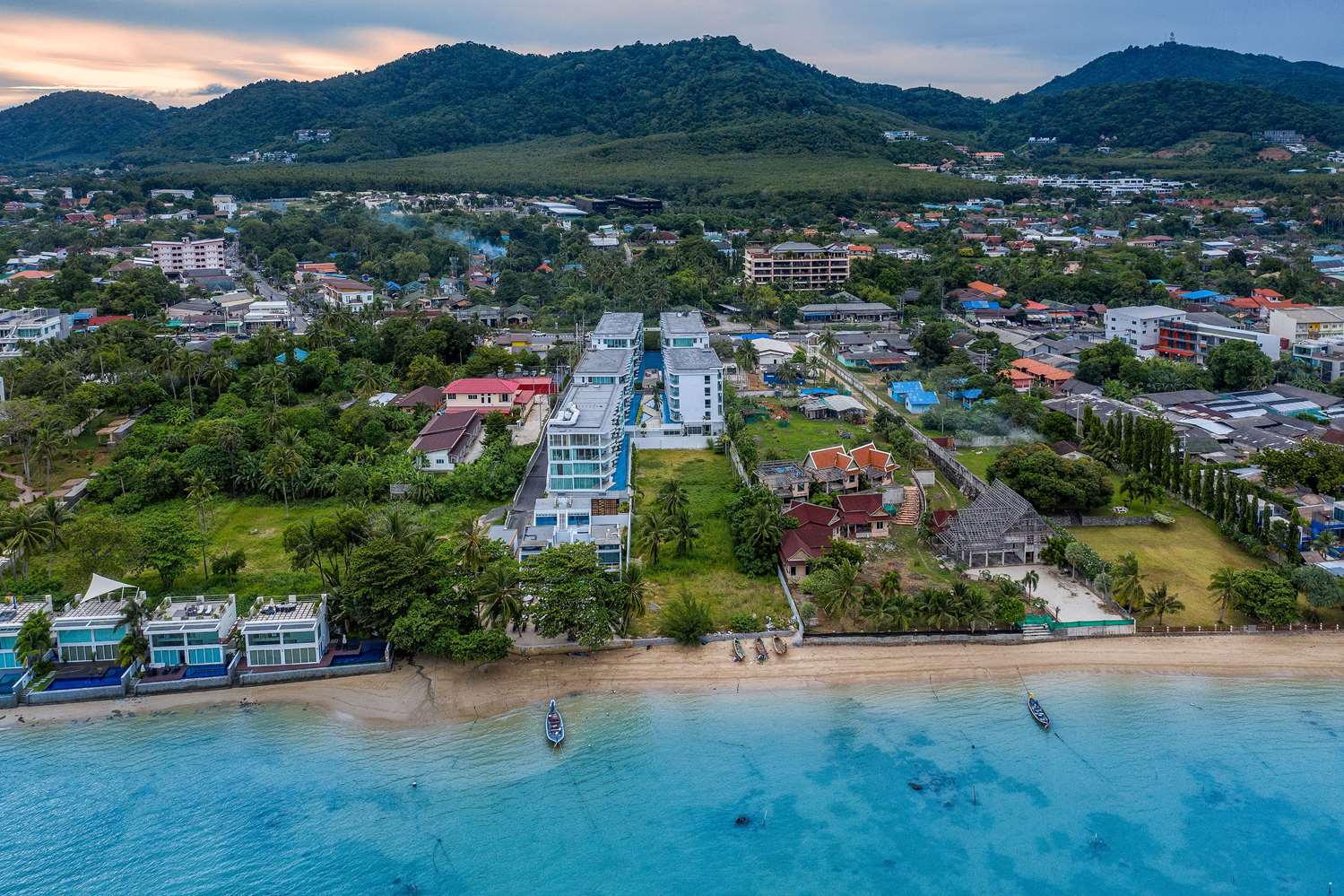 The Beachfront Hotel Phuket 15/19