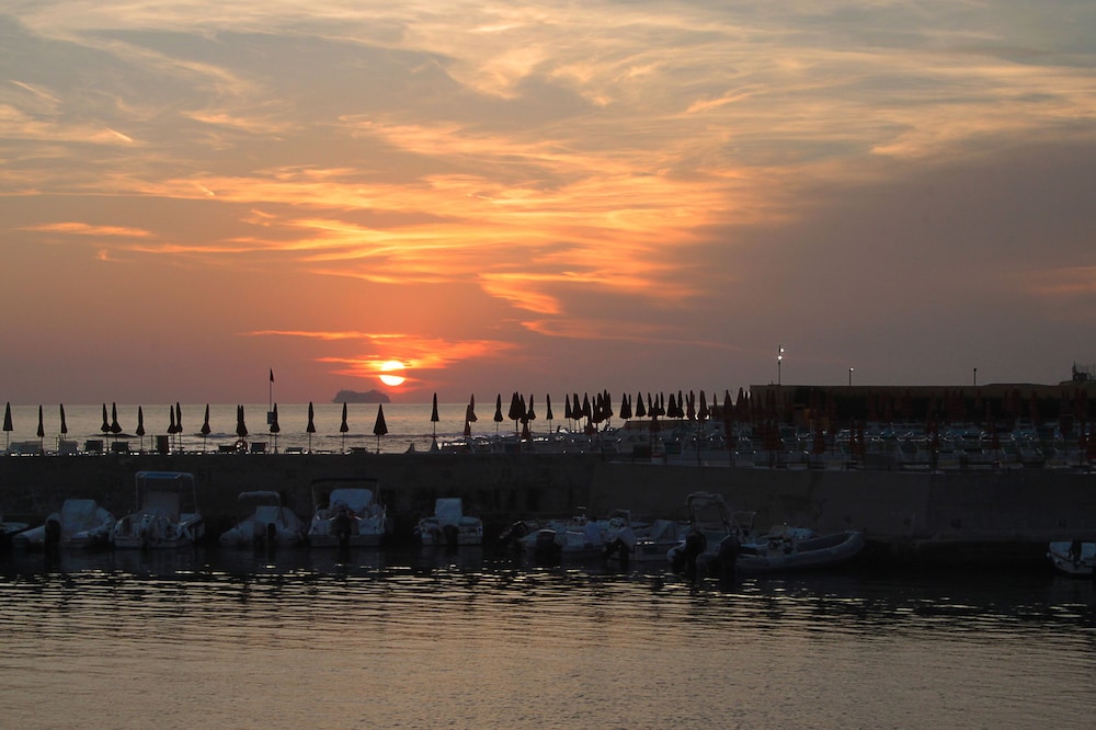 Mercure Civitavecchia Sunbay Park Hotel 57/65
