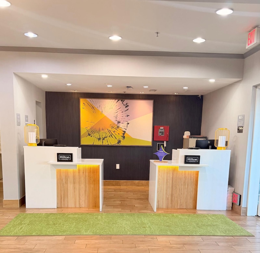 La Quinta Inn & Suites by Wyndham Central Point - Medford 5/48