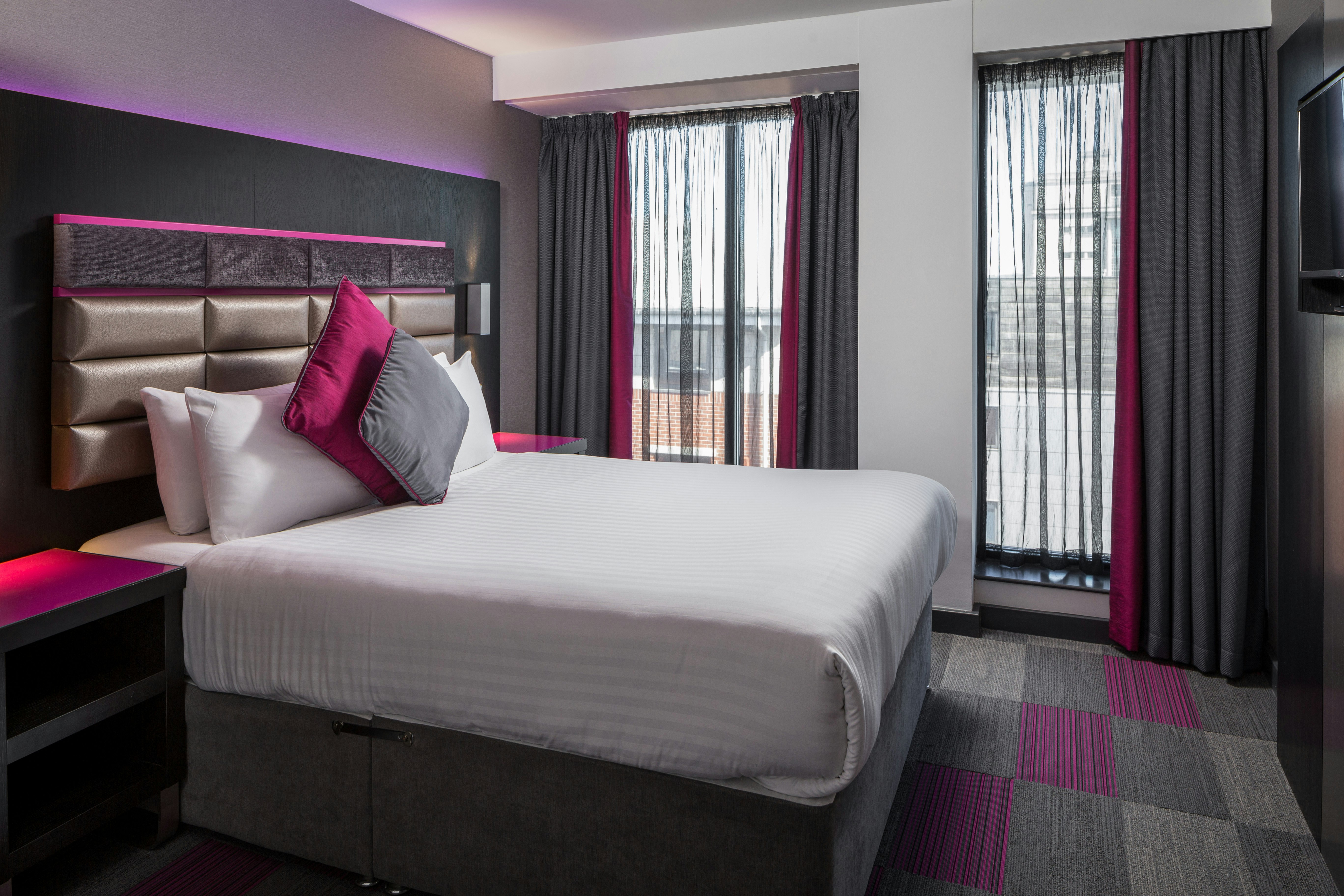 Roomzzz Nottingham City 10/30