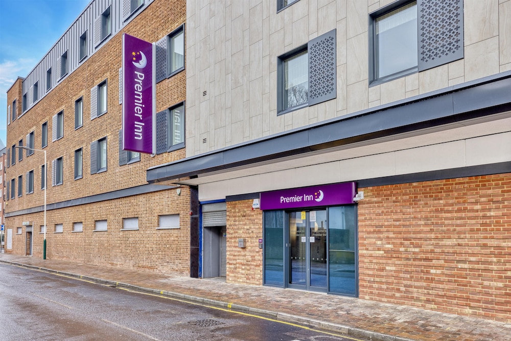 Premier Inn London Romford Town Centre 32/35
