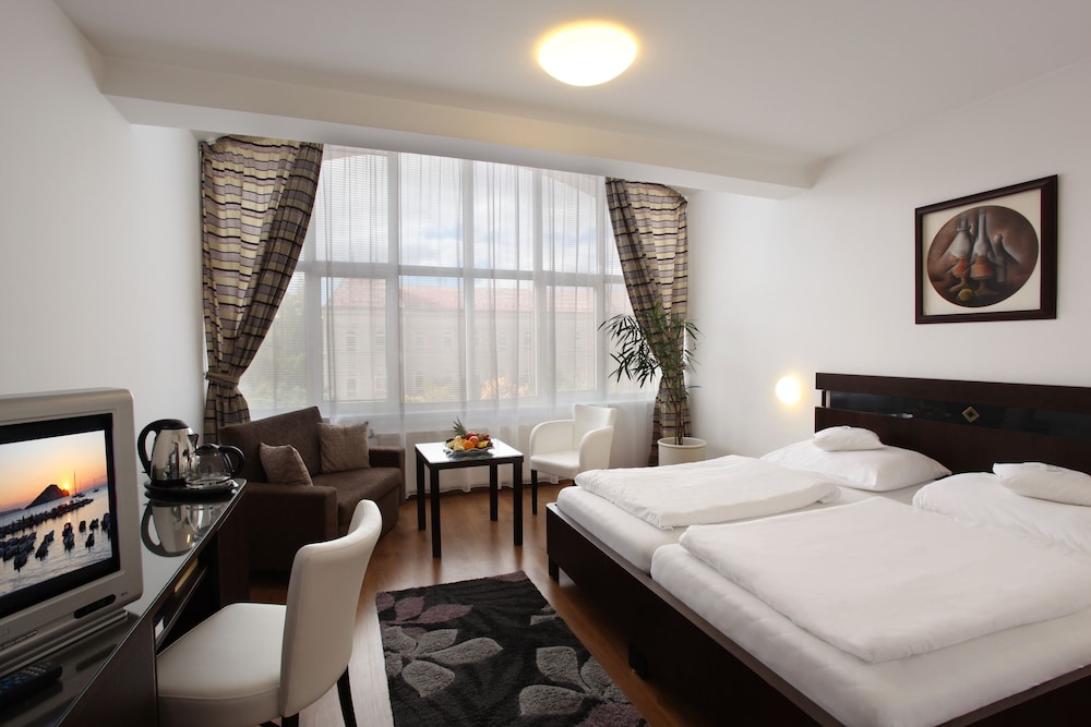 DELUXE, DOUBLE BED