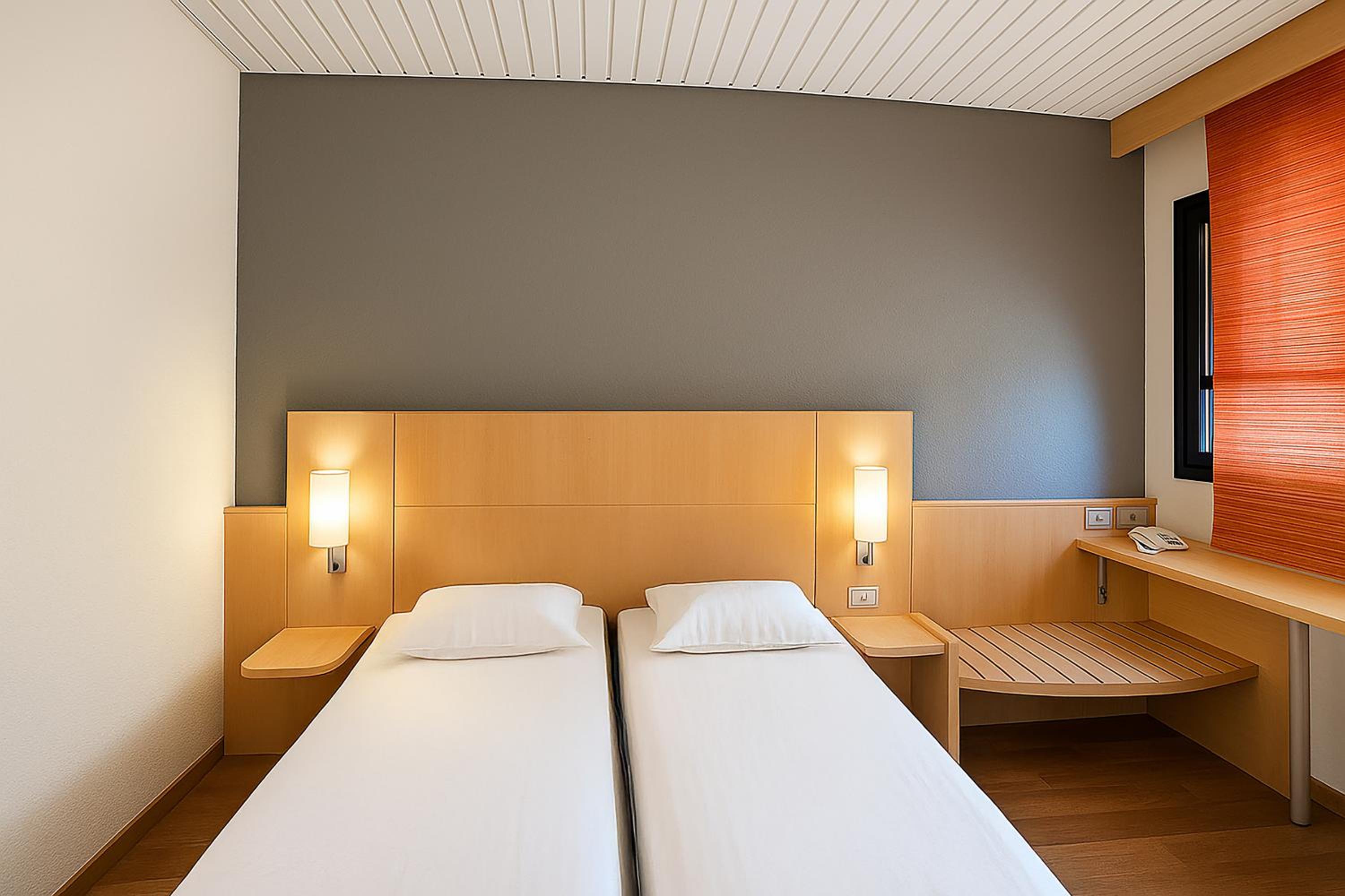 Room, Single Bed
