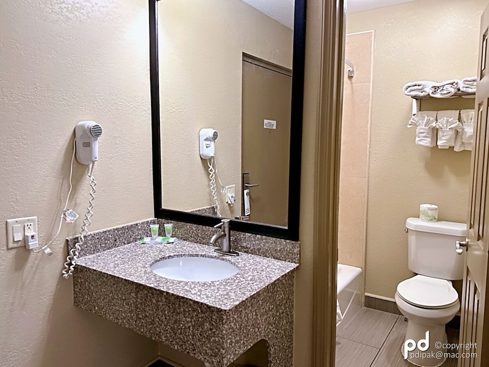 Travel Inn and Suites Flemington 49/50