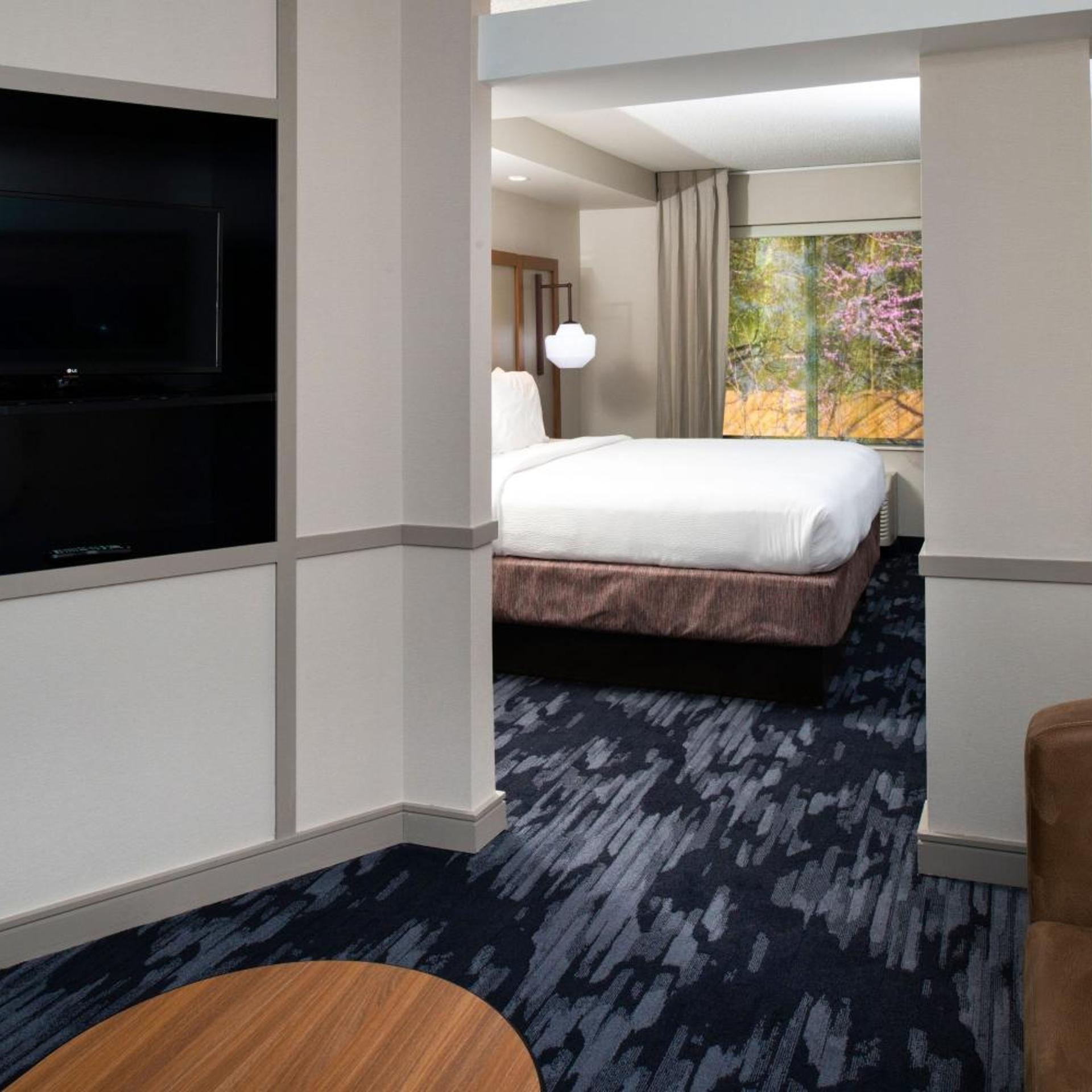 Suite, King Bed, Sofa, Bathtub, Accessible