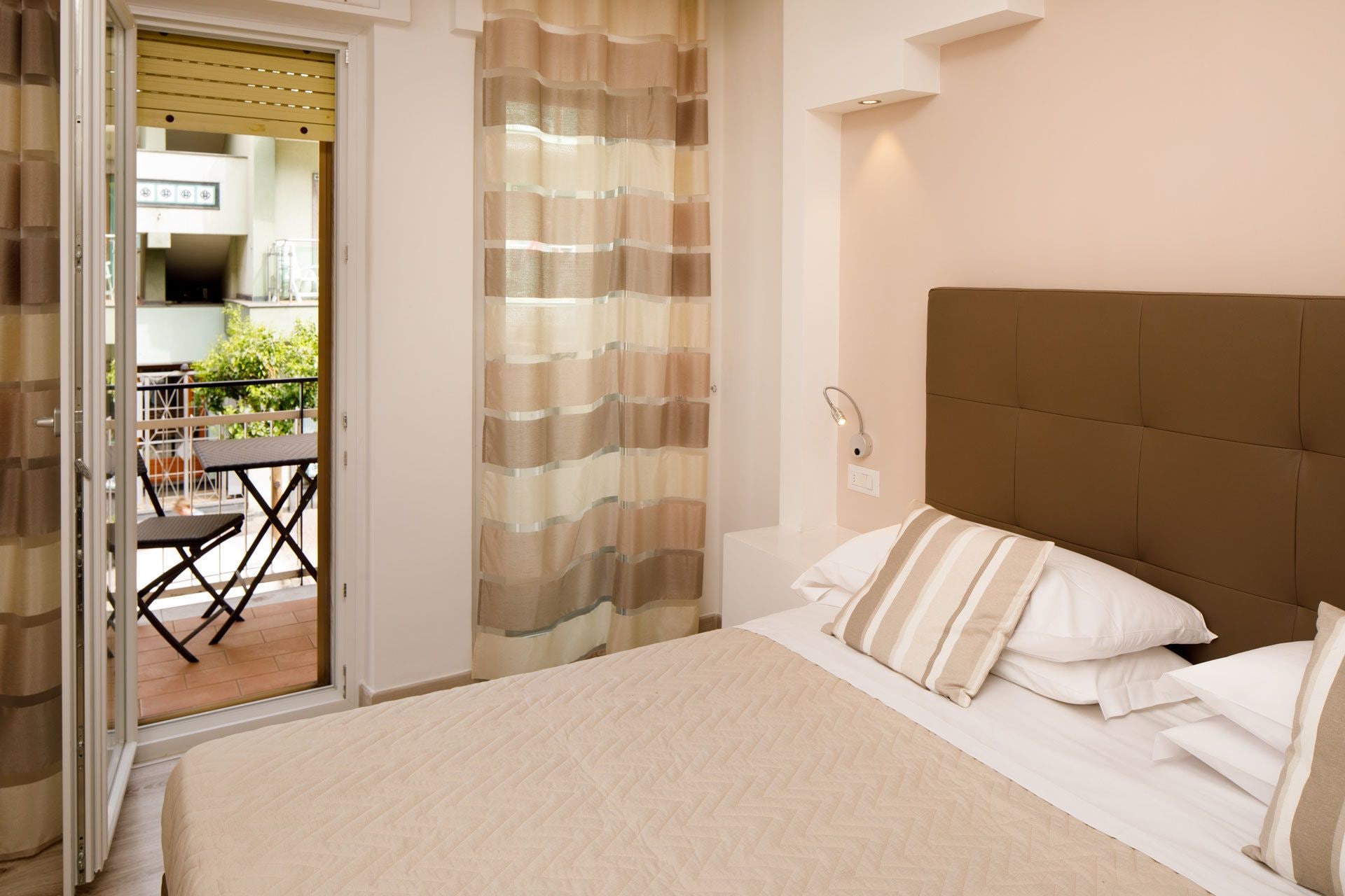 CLASSIC, DOUBLE OR TWIN BED