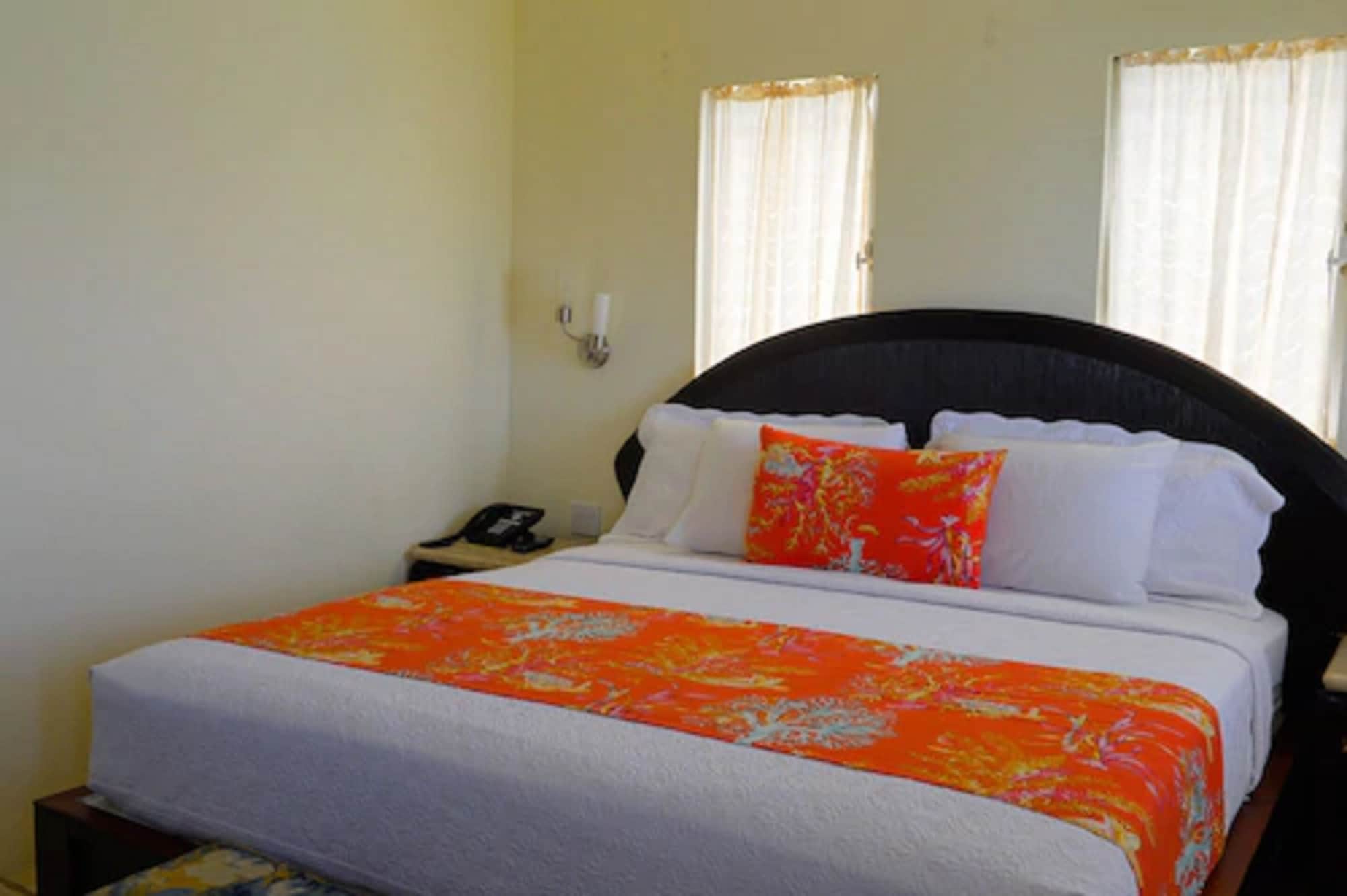 1 Bedroom, Suite, King Bed, Resort View, Kitchenette 4/10